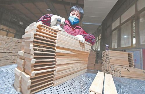 加紧生产竹木家具制品，助力绿色生活新风尚